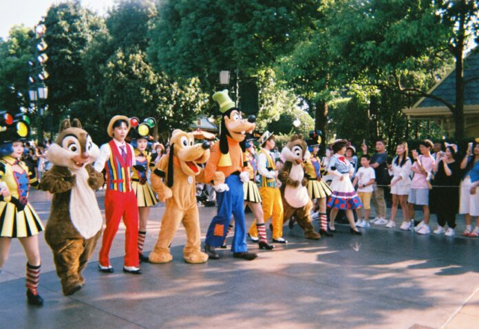 DISNEY MARATHON Photo by sicong gao on Unsplash